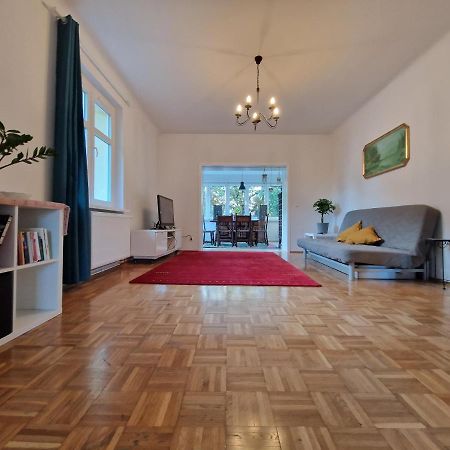 Geraeumige Und Zentrale Ferienwohnung Stahnsdorf ภายนอก รูปภาพ